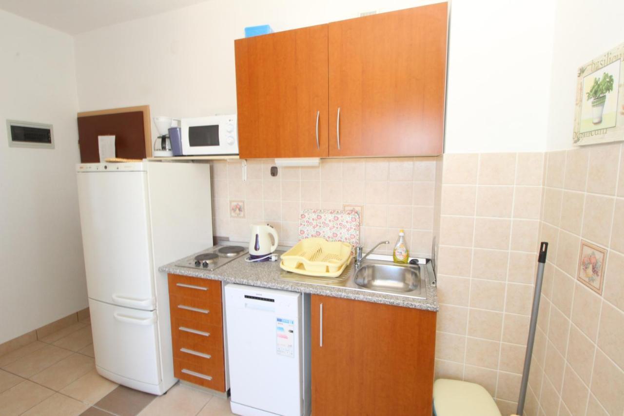 Apartments And Rooms With Parking Space Mandre, Pag - 6309 Kolan Exterior foto