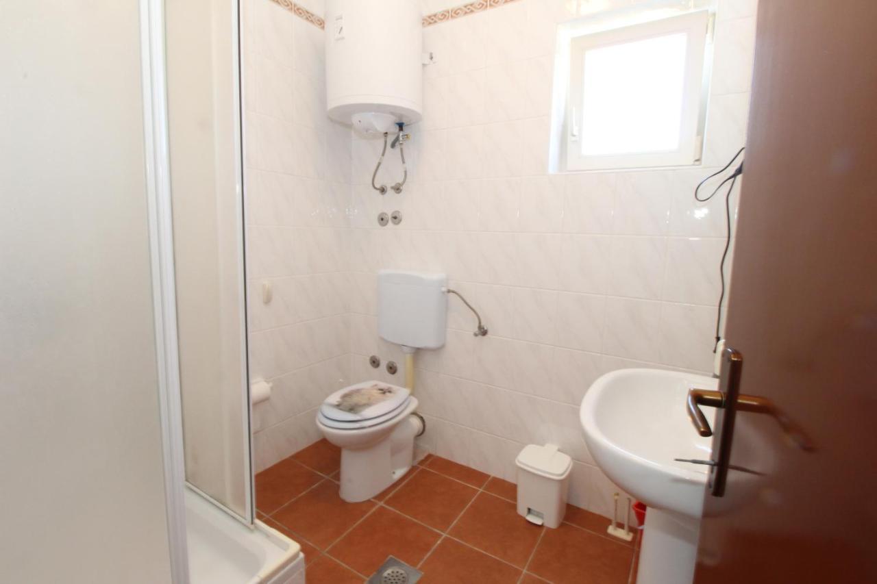 Apartments And Rooms With Parking Space Mandre, Pag - 6309 Kolan Exterior foto