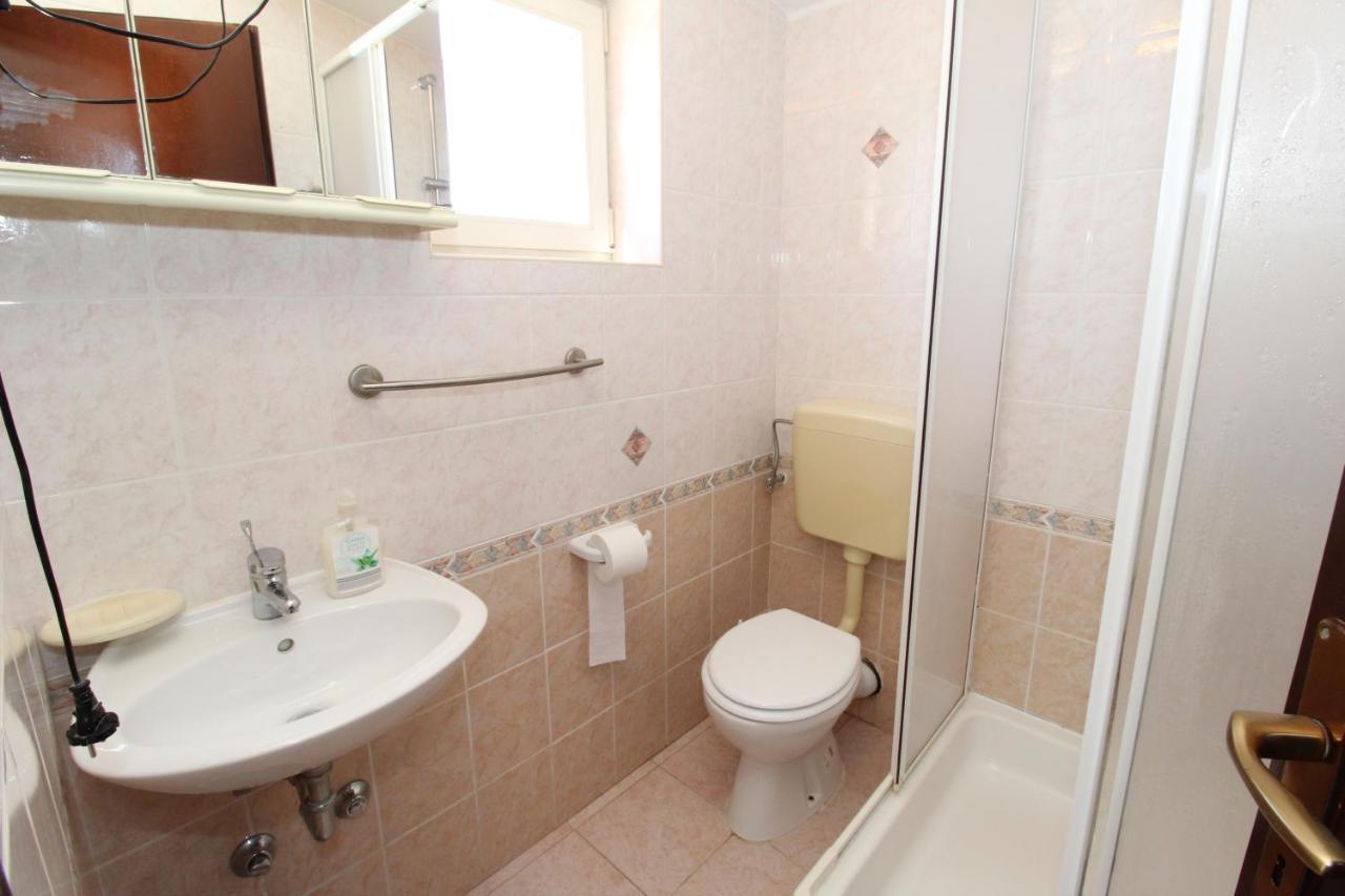 Apartments And Rooms With Parking Space Mandre, Pag - 6309 Kolan Exterior foto