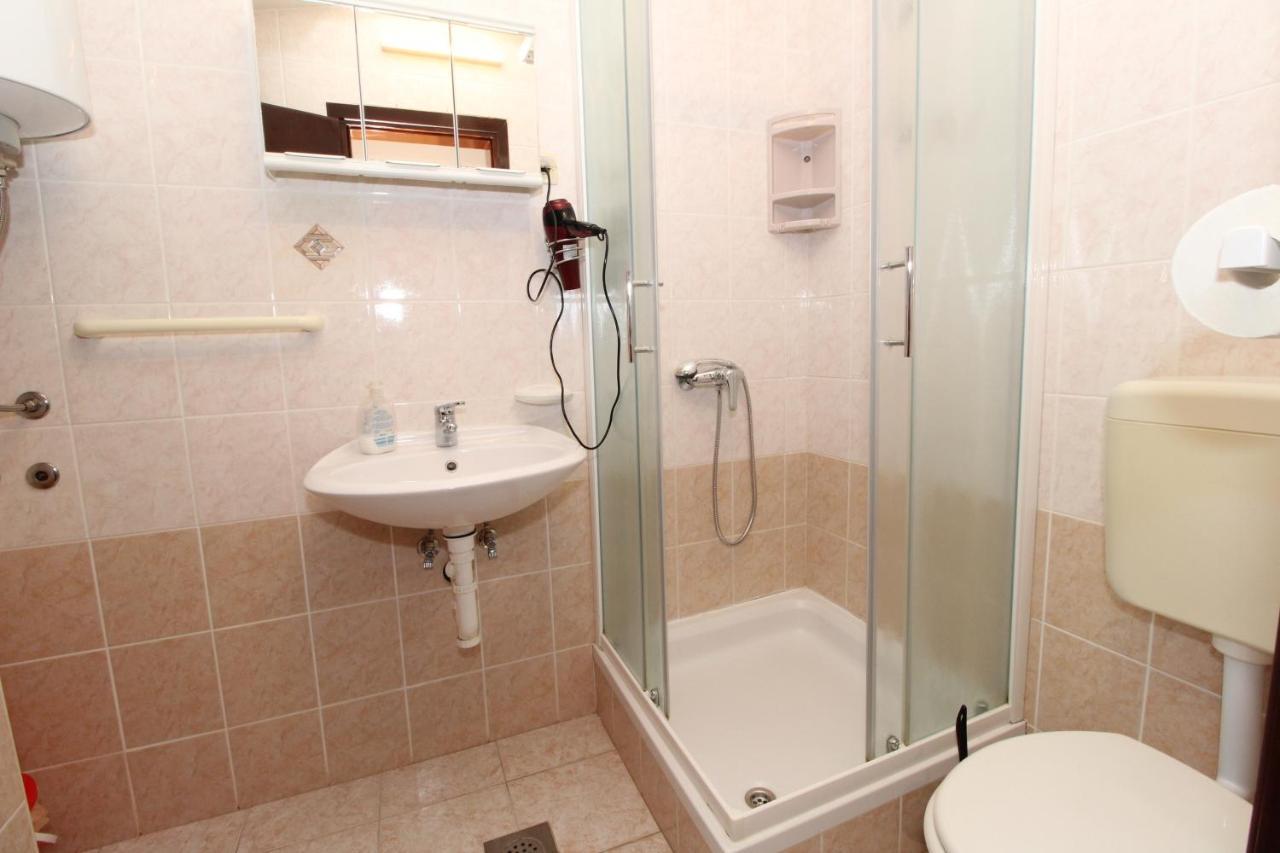 Apartments And Rooms With Parking Space Mandre, Pag - 6309 Kolan Exterior foto