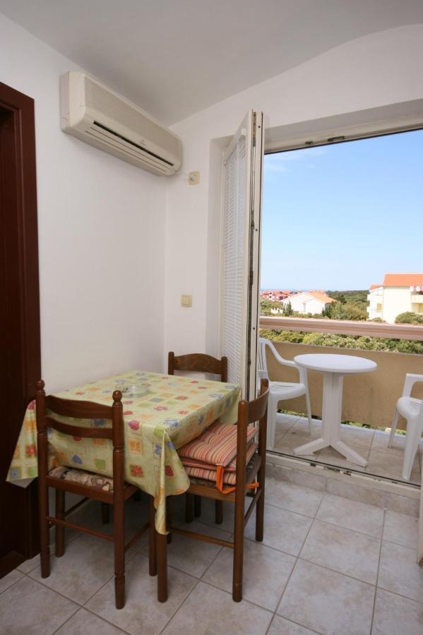 Apartments And Rooms With Parking Space Mandre, Pag - 6309 Kolan Exterior foto
